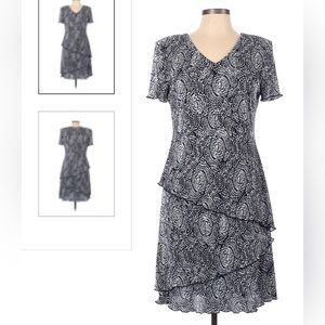 CONNECTED
Women's V-Neck Tiered Short-Sleeve Sheath Dress